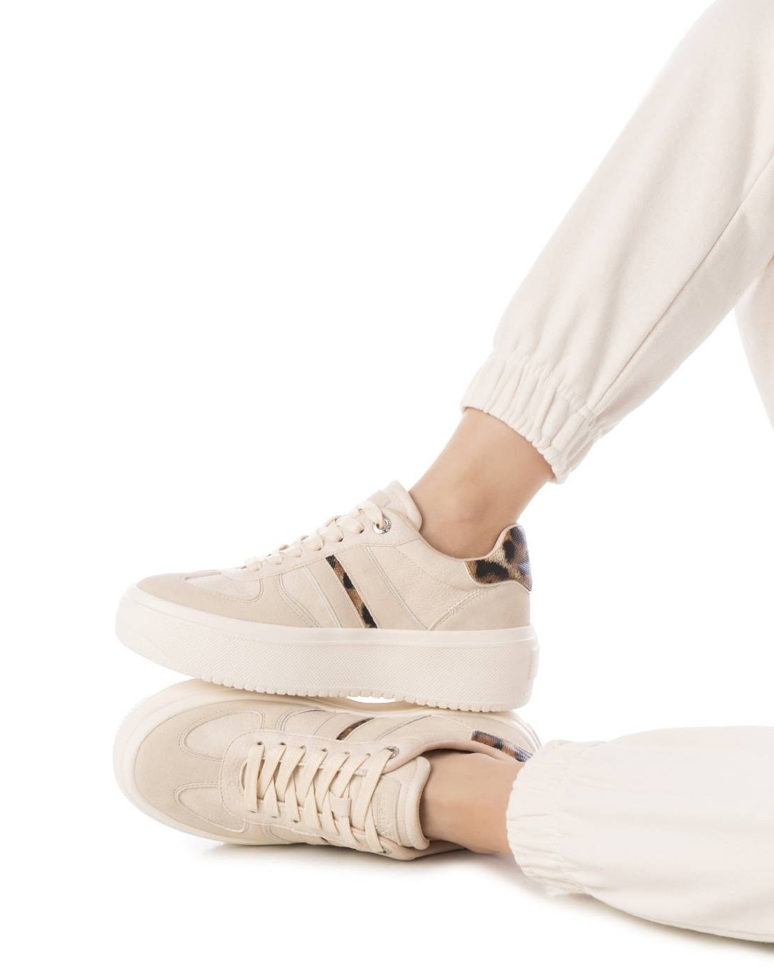 Plateau-Sneaker in Beige mit Leo-Details & hoher Sohle