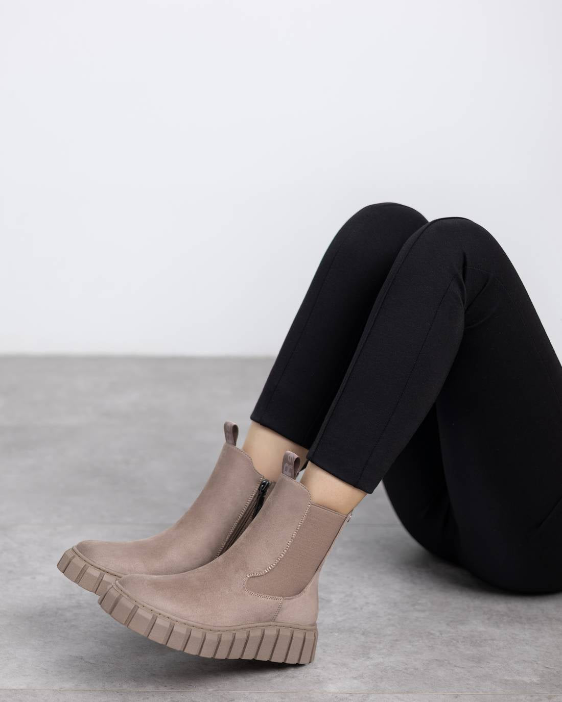 Trendiger Chunky Chelsea Boot in Taupe mit Reißverschluss