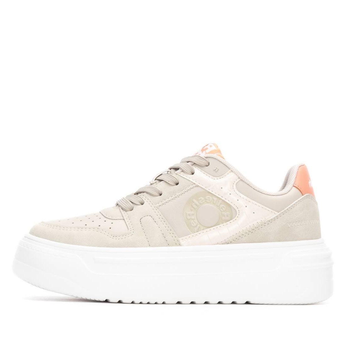 Low-Top Plateau-Sneaker in Beige mit sportlicher Linienführung