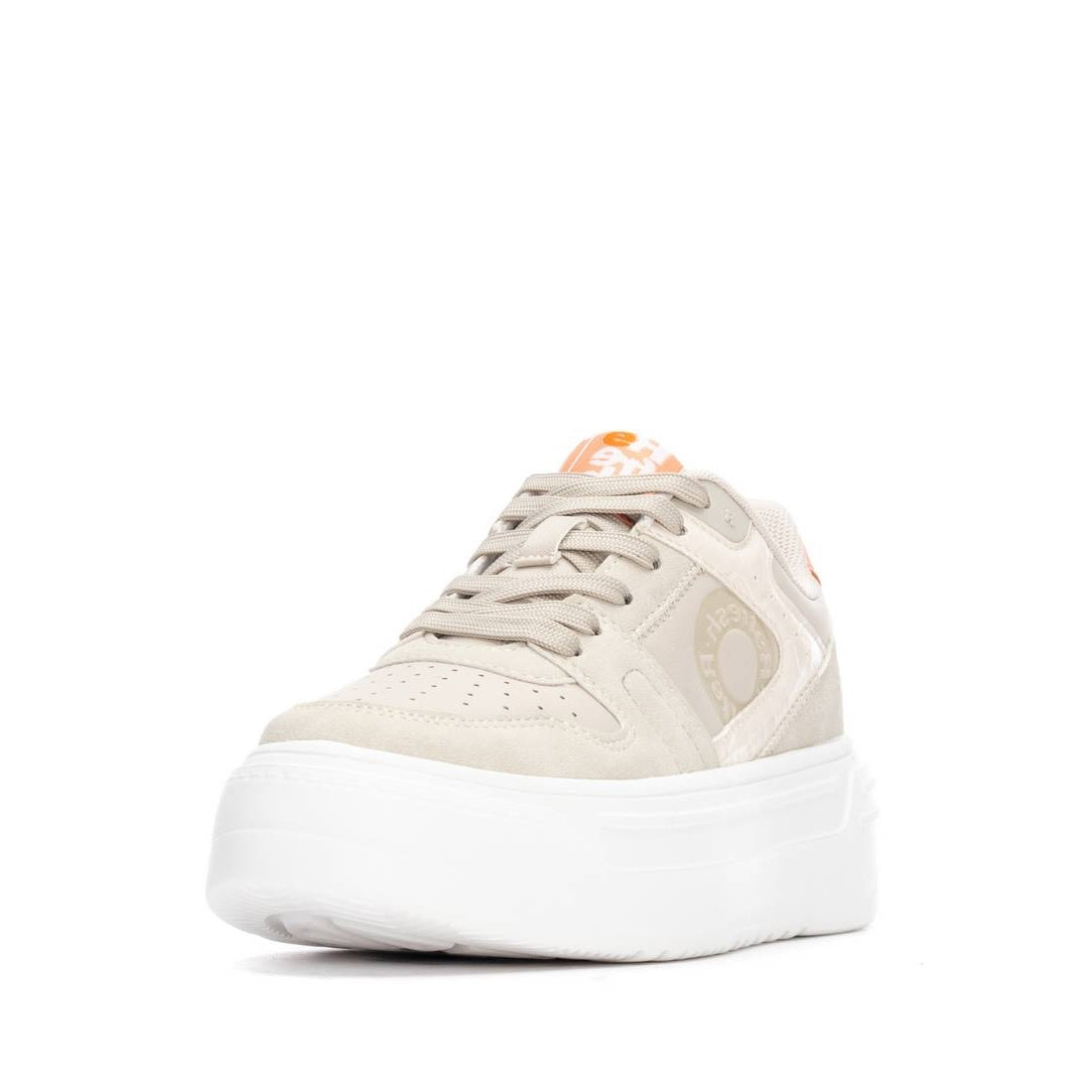 Low-Top Plateau-Sneaker in Beige mit sportlicher Linienführung