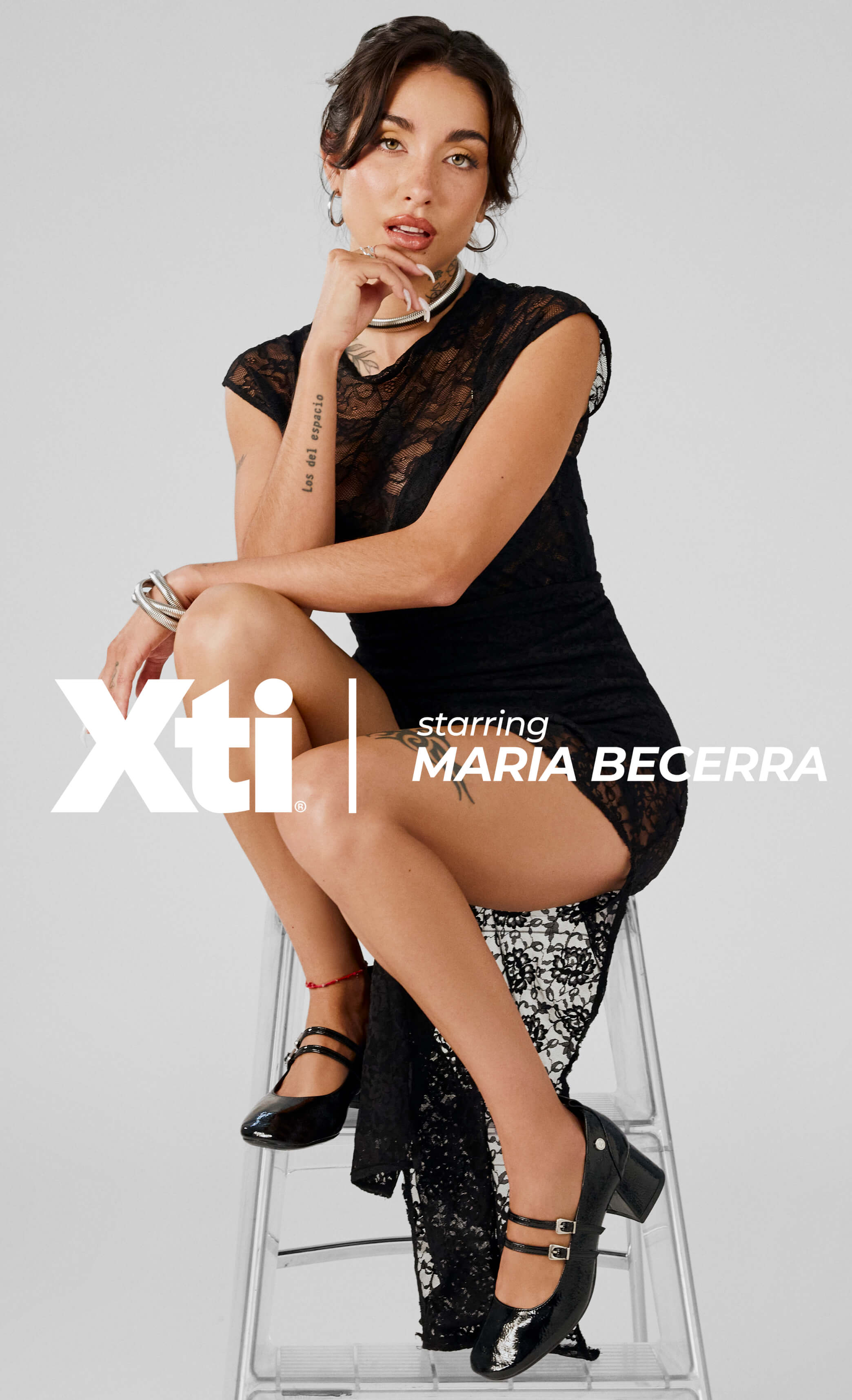 Schwarzer Mary Jane Pumps in Lackoptik mit Blockabsatz und Riemchen